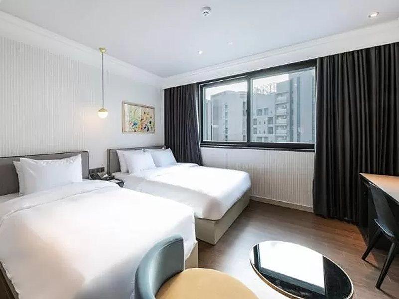 Brown Dot Hotel Jinju Exteriör bild