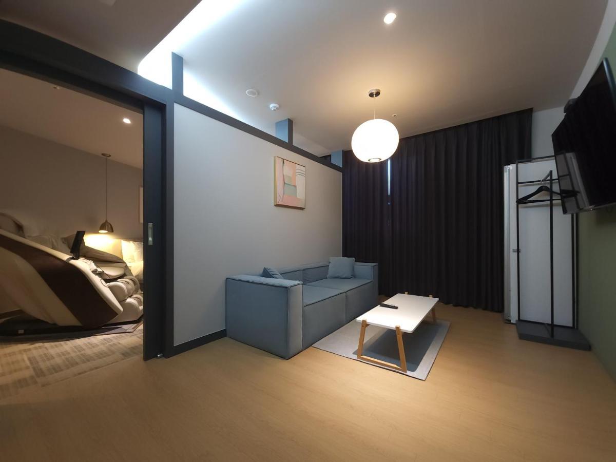 Brown Dot Hotel Jinju Exteriör bild