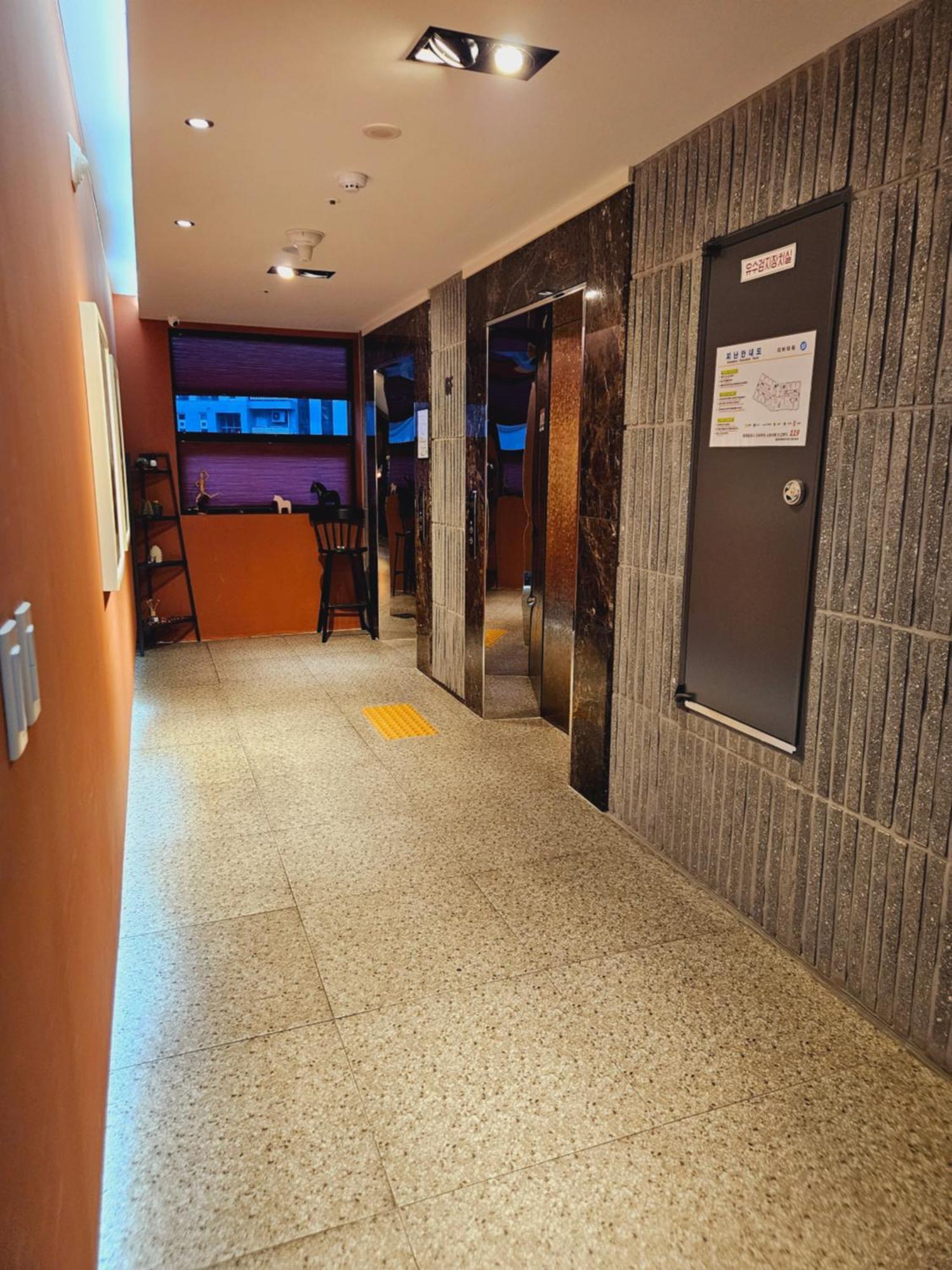Brown Dot Hotel Jinju Exteriör bild