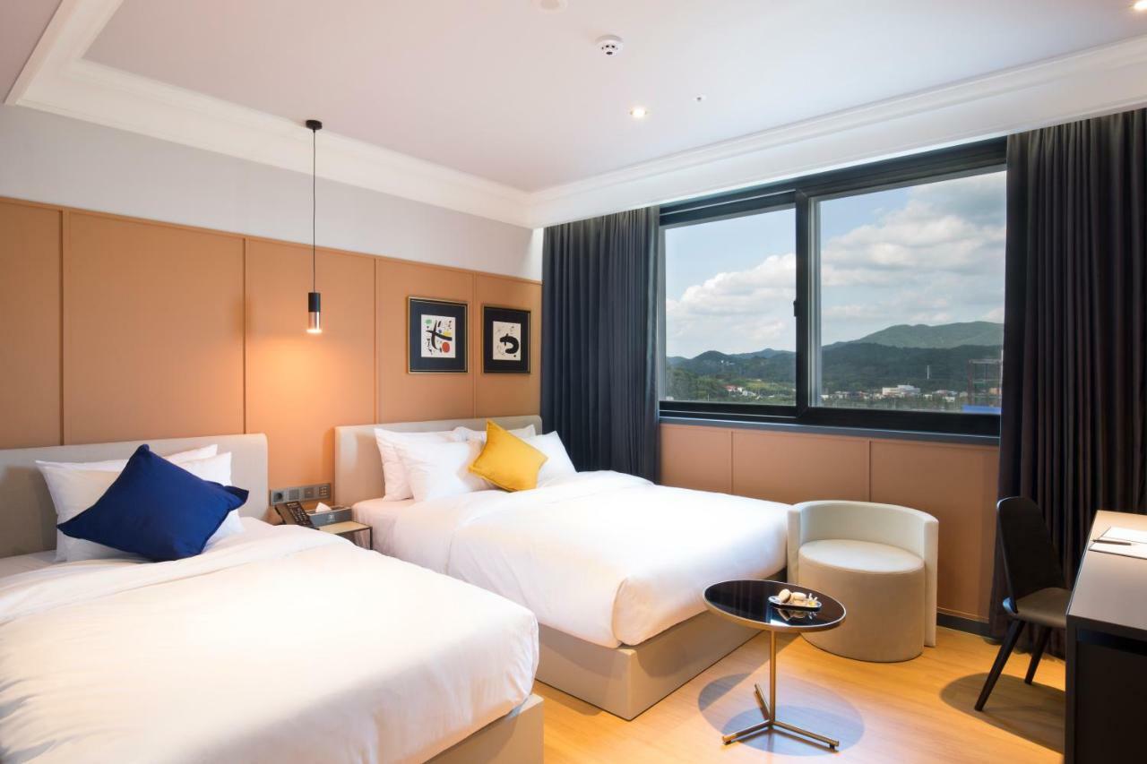 Brown Dot Hotel Jinju Exteriör bild